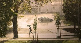 Az ország egyik felében rendkívüli hőségre, a másikban viharokra kell számítani