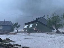 FRISSÍTVE – Halálos áldozatot is követelt a vihar Suceava megyében – Négy helikopterrel mentik az embereket (VIDEÓ)