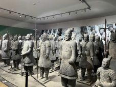 Több mint tízezren látták az agyagkatonákat Marosvásárhelyen – nyereményjátékot hirdet a múzeum