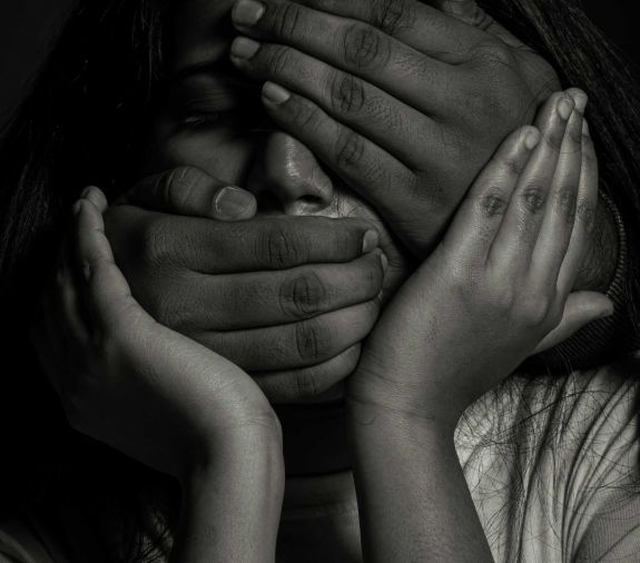 Emberkereskedelem elleni világnap: idén eddig 326 áldozatot regisztráltak – 42 százalékuk kiskorú