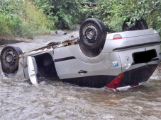 Folyóba zuhant egy autó – Négy kiskorú megsérült