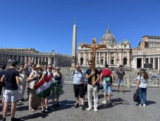 Magyar fiataloknak, köztük sok erdélyinek, miséztek a Vatikánban