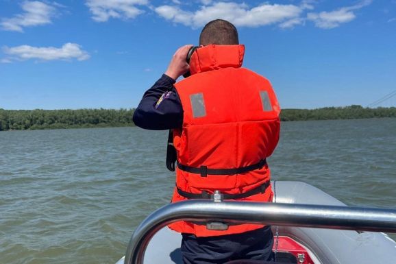 Hatósági felügyelet alatt a Duna-deltában felborult sétahajó vezetője