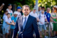 Újabb botrány: korábban kenőpénzt fizetett a közlekedési miniszter 