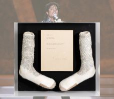 Több ezer euróért kelt el Michael Jackson „legendás” zoknija