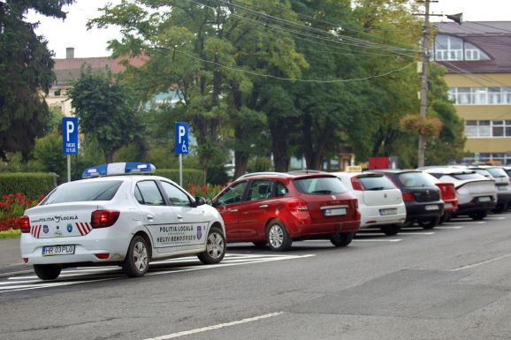 Késik a fizetéses parkolási rendszer elindítása Gyergyószentmiklóson