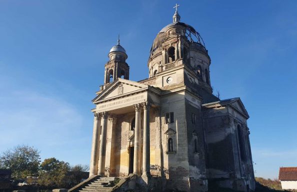 Lesz-e csoda Papdon? – Megmentenék az esztergomi bazilika mintájára épült Csávossy-mauzóleumot