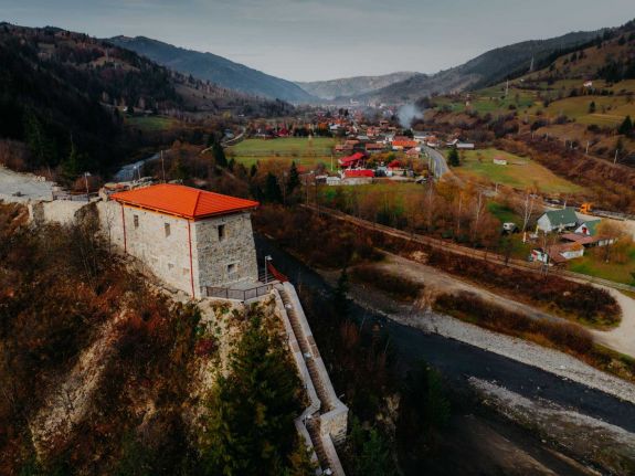 Húsz évnyi küzdelem ért véget – Megújult a gyimesbükki Rákóczi-vár