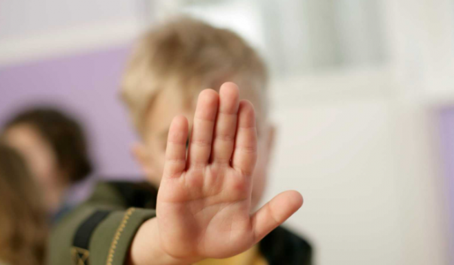 Így tanítsd meg a gyermekedet, hogy megvédje magát – 5 praktikus tanács