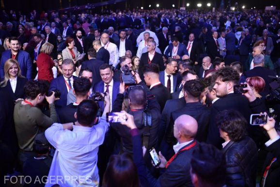 Megválasztották a pártelnököt a szociáldemokraták – Az országot fék nélküli buszhoz hasonlítja (VIDEÓ)