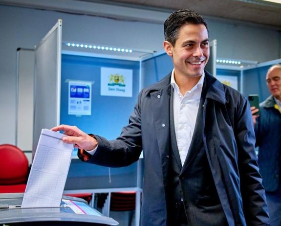 Elhasaltak Wilders patriótái, kormányváltás lesz Hollandiában