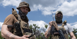 Ukrajnában már a hajléktalan embereket is besorozhatják katonának