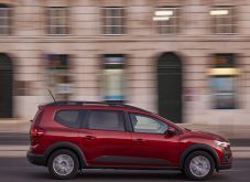 Arad megye: kiugrott egy mozgásban lévő autóból egy fiatalember (VIDEÓ)