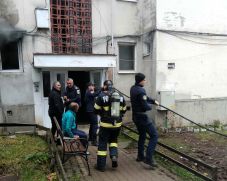 Hargita megye: tűz ütött ki egy földszinti lakásban, 12 személyt evakuáltak