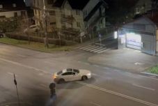 Éjszakai driftelés Kolozsváron: veszélyes mutatványt vett videóra egy szemtanú (VIDEÓ)