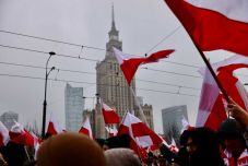 Óriási konzervatív menet Varsóban 