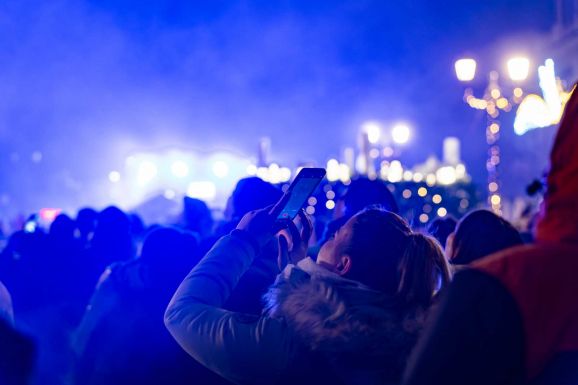 Zajos hagyomány vagy csendes látvány: a sepsiszentgyörgyiek dönthetnek tűzijáték vagy lézershow?