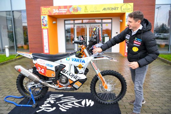 Vadonatúj motorral, a régi szenvedéllyel vág neki a Dakarnak a szatmári motoros (VIDEÓ)