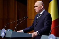 Bolojan: be kell zárni a menthetetlen állami vállalatokat