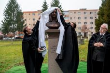 Árva Bethlen Kata-szobrot avattak Fogarason – Ez a város első magyar vonatkozású emlékműve