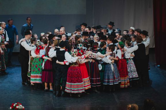 Harminc éve perdül a Szarkaláb: közösségben és mulatságban (VIDEÓ)