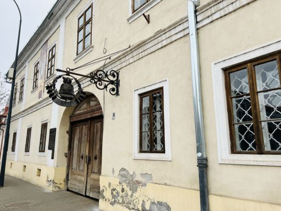 Panaszt tesz a rendőrségen a Maros Megyei Könyvtár a Teleki Tékánál történt rongálás miatt