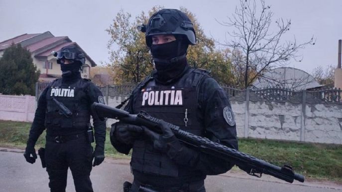Tizenhét házkutatás: Hamis okiratokkal szereztek román állampolgárságot az oroszok