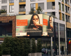 Ingyenes segélyvonal éjjel-nappal: támogatás a bántalmazottaknak