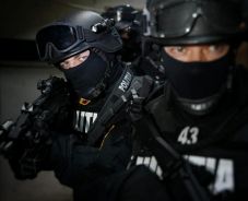 Z nap: több mint 150 helyszínen zajlik házkutatás kábítószer- és gyermekkereskedő bandák ellen