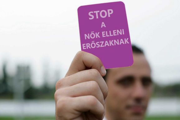 Lila lap a nők elleni erőszakért – A labdarúgóliga is kampányol