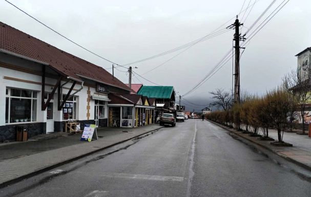 Üres utcák, új tervek: a túlélés útjait keresik fél évvel a bányakatasztrófa után