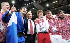 Marius Vizer „visszaengedte” az orosz zászlót a cselgáncsba