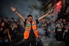 Csütörtökön országos tiltakozónap Franciaországban – Százezrek vonulnak utcára