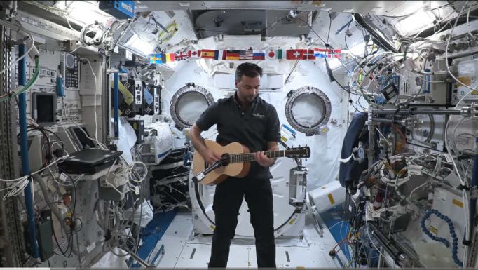 Visszajövök – A világűrben is felcsendült a Bagossy Brothers Company slágere (VIDEÓ)