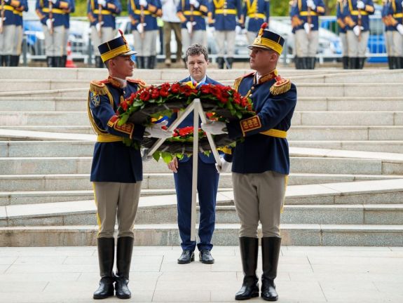 Mentsétek meg Nicușor Dant!
