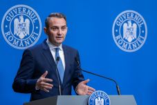 Autóbérlések miatt magyarázkodik Bolojan hivatalvezetője