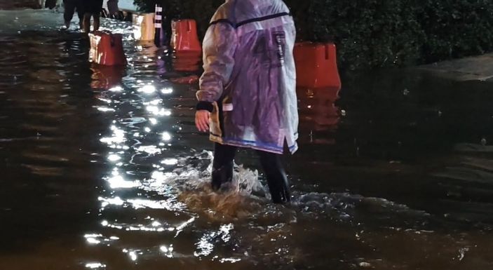 Ítéletidő: elöntötte a víz a fővárost (VIDEÓ)