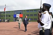 Óriási a politikai káosz Franciaországban – Bukott a kományfő 