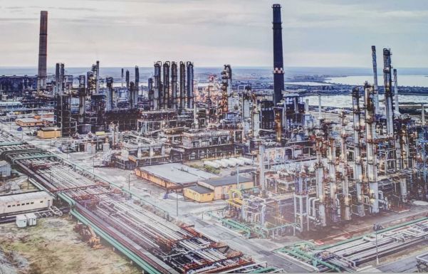 Ammóniaszivárgás miatt részben leállították az ország legnagyobb olajfinomítóját