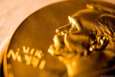 Kaphat idén irodalmi Nobel-díjat Krasznahorkai vagy Nádas?