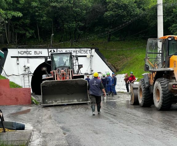 Parajdi katasztrófa: Meghosszabbították a vészhelyzetet – Tilos belépni a Sószorosba