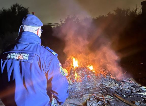 Kolosszális bírságot kapott egy nő, miután felgyújtotta a szemetet a mezőn
