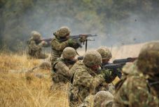 Felmérés: a romániaiak több mint 40 százaléka visszaállítaná a kötelező katonaságot