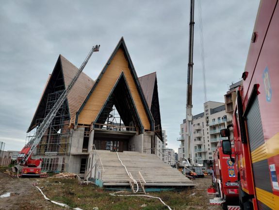 Tűz ütött ki egy épülő templomnál Marosvásárhelyen