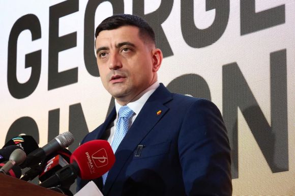 Simion újrázna az AUR élén