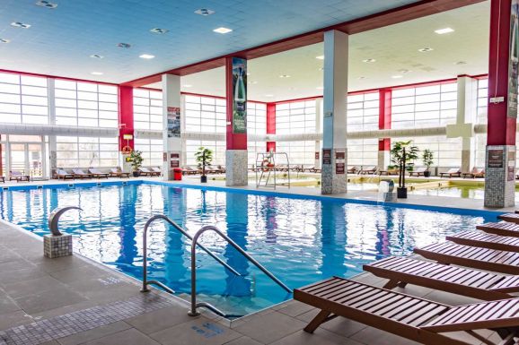 Százezer lej értékű jegyvásárlással segíti a Parajdi Wellnes Központot a Visit Harghita