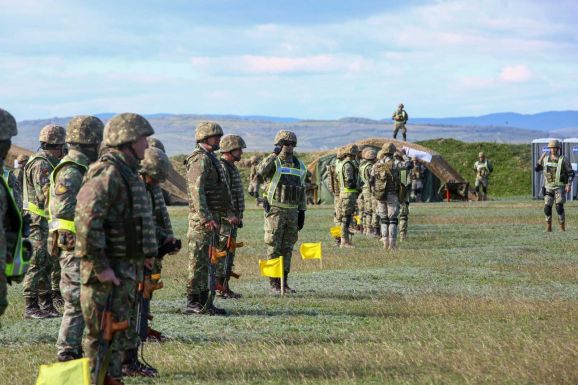 FRISSÍTVE – Káosz a tartalékosok mozgósításánál? – Nem jutottak el a lőtérre buszhiány miatt