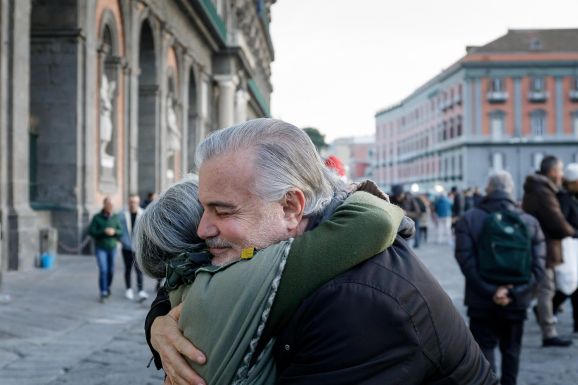 Világnap: A léleknek és a testnek is hasznos az ölelés