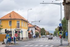 Indulnak az új közlekedési lámpák Sepsiszentgyörgyön: zöldhullám vagy torlódás?