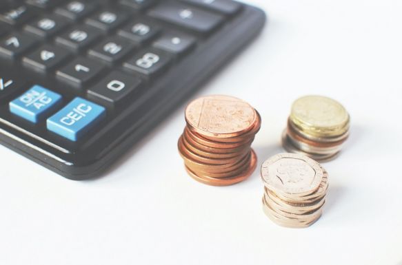 Nincs egyetértés a minimálbér-emelésről – Stabilabb munkaerőpiac vagy elbocsátások?